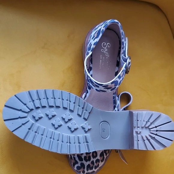 Seychelles Lock and Key Heeled Sandal - Picture 5 of 6